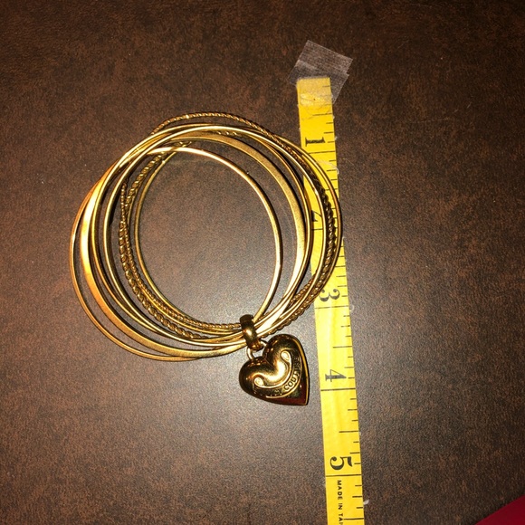 ๐ Juicy Couture gold tone bracelet, heart accent - Picture 3 of 7